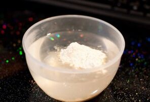 Soda against nail fungus